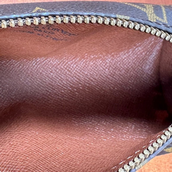 Auth Louis Vuitton Monogram Papillon
Pouch - Picture 3 of 16